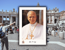 La cruz del Papa León XIV fue un obsequio de la Curia General Agustiana cuando Prevost fue nombrado cardenal. EFE / Derek / Vaticano