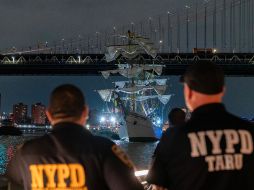 Tras el percance, autoridades vigilaron el navío e iniciaron las investigaciones. EFE/A. Colmenares