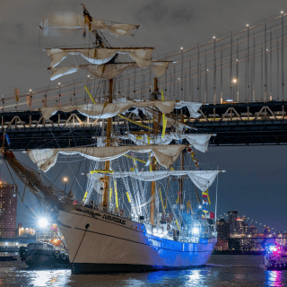 Este es el momento exacto del choque del Buque Cuauhtémoc en puente de Brooklyn (VIDEO)