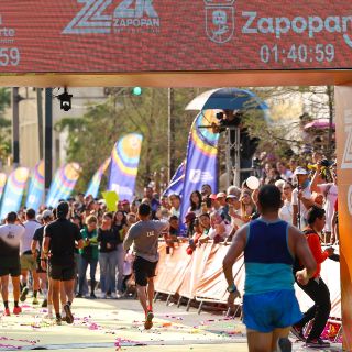 Mexicanos se coronan en el Medio Maratón Internacional de Zapopan