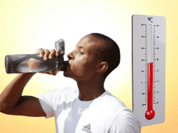 Es importante mantenerse hidratado durante el día para evitar un golpe de calor. UNSPLASH/ N. Msipa/ UNSPLASH/ UNSPLASH/ D. Law