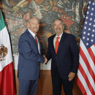 ¿Quién es Ronald Johnson, nuevo embajador de EU en México?