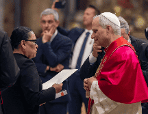 Rosa Icela Rodríguez tuvo un breve encuentro con el Papa León XIV en la misa del inicio del pontificado. SUN / ESPECIAL