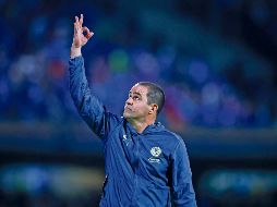 André Jardine presumió a la afición del Cruz Azul el tricampeonato logrado con el América. IMAGO7/E. Sánchez