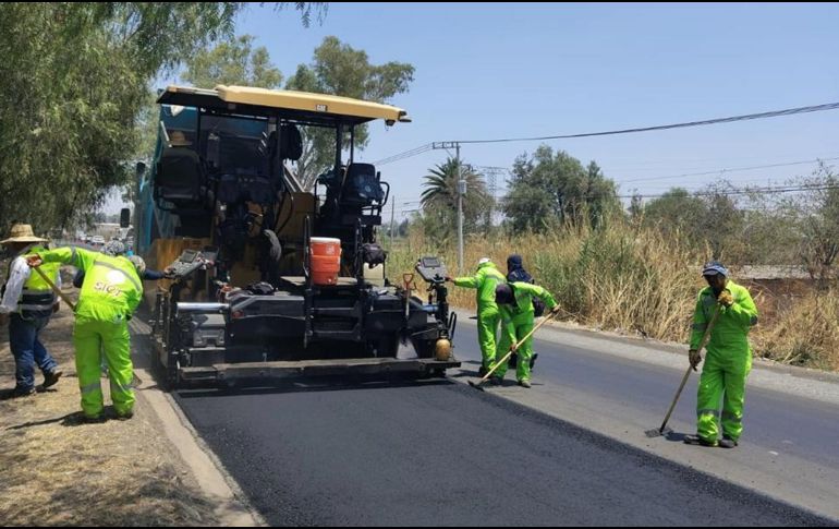 Las maniobras se llevarán a cabo de tal manera que permitan el tránsito continuo por un carril de circulación. ESPECIAL