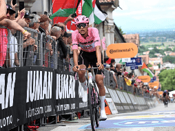 Gracias a su tercer lugar de este día, Isaac Del Toro aumentó su ventaja sobre el español Juan Ayuso, su compañero de equipo del UAE Team Emirates. EFE / L. Zennaro