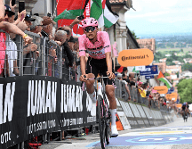 Gracias a su tercer lugar de este día, Isaac Del Toro aumentó su ventaja sobre el español Juan Ayuso, su compañero de equipo del UAE Team Emirates. EFE / L. Zennaro