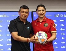 Los directores técnicos Alfonso Sosa (DER), de Leones Negros, y Marco Antonio “Chima” Ruiz (IZQ), de la Jaiba Brava, compartieron sus sensaciones de cara a la gran Final de Vuelta que se jugará en el Estadio Jalisco. IMAGO7