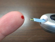 Tener niveles de azúcar en la sangre por debajo o por encima de lo normal indica que la cantidad de glucosa en el torrente sanguíneo no es la adecuada. ESPECIAL / CANVA