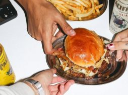 Aspen Burgers abró en 2024, desde entonces ofrece hamburguesas estilo smash. INSTAGRAM/@aspenburgers