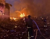 Las autoridades ucranianas lo describieron como el mayor asalto aéreo desde la invasión a gran escala de Rusia a Ucrania en febrero de 2022. AP / SERVICIO UCRANIANO DE EMERGENCIA