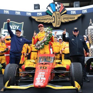 Alex Palou hace historia en Indianápolis; Pato O’Ward se queda cerca del podio