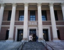 El presidente estadounidense, Donald Trump, ha emitido una orden para paralizar las matriculaciones de estudiantes extranjeros en la Universidad de Harvard. EFE/CJ Ghunter