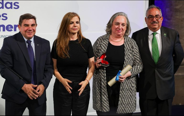 Federico Castillo Blanco, secretario general de la UIM; Karla Planter, rectora general de la UdeG, y Leonor Rodríguez, vicesecretaria general de Asuntos Económicos de la UIM. EL INFORMADOR/H. Figueroa