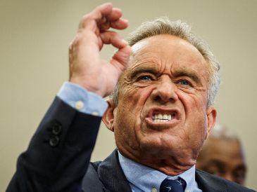 Hace unas semanas, el departamento que Robert Kennedy dirige informó de que tratará de desarrollar una "vacuna universal" a partir de virus desactivados. AFP / ARCHIVO