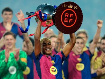 Lamine Yamal, quien se formó en La Masia, y que a menudo es comparado con Lionel Messi, debutó en 2023 bajo la batuta de Xavi Hernández con solo 15 años. EFE / ARCHIVO