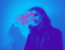 Según la psicología, solemos sentirnos atraídos por cualidades de carisma, misterio, desafío y buena imagen personal. ESPECIAL / IA / Canva