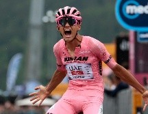 En la clasificación general, Isaac Del Toro aventaja a Carapaz en 45 segundos y en 1 minuto a Simon Yates. AFP / L. Bettini