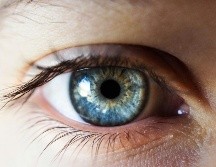 Descubre los mejores aceites para estimular el crecimiento de las pestañas. UNSPLASH / K. JERIELLE