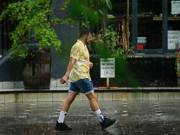 Debido a las lluvias y posibles tormentas eléctricas, se recomienda precaución al realizar actividades al aire libre, así como mantenerse atentos a los avisos meteorológicos locales. EFE / ARCHIVO