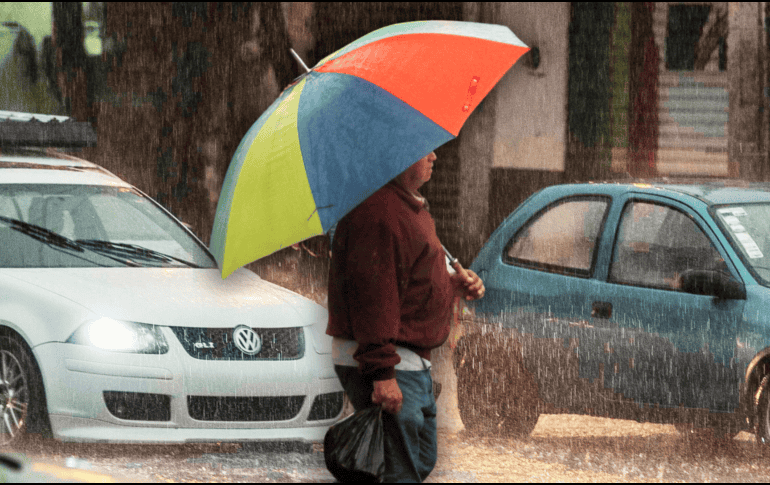 Son muchas las personas que anhelan que las lluvias se presenten ya. EL INFORMADOR / ARCHIVO