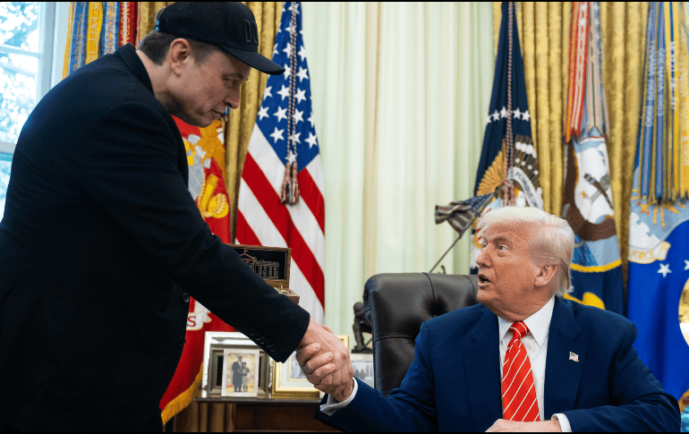 Elon Musk, junto a Donald Trump, en el Despacho Oval de la Casa Blanca. EFE / F. Chung