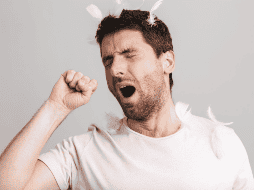 Dormir bien es tan importante como comer sano o mantenerse activo. Escuchar a tu cuerpo y atender los signos de fatiga crónica es clave para prevenir problemas más serios y mejorar tu calidad de vida. CANVA