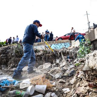 Retiran cerca de 30 mil metros cúbicos de basura y azolve en el Arroyo Seco