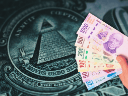 La cotización del dólar en Banco Azteca es de 18.25 pesos a la compra y 19.84 pesos a la venta. ESPECIAL / CANVA