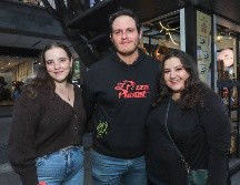 Ximena Morelos, Martin Ocaranza y Diana Calvert durante las actividades por el tercer aniversario del Centro de vida La Perla. GENTE BIEN JALISCO / C. JImeno