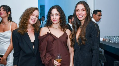Julia Dávalos, Valeria Villegas e Isabella Landeros durante el cóctel Tiffany & Co. en el MAZ. GENTE BIEN JALISCO / M. Rached