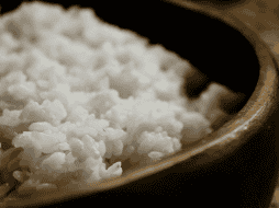 El vinagre incluido en la cocción del arroz es más beneficioso para salud de lo que piensas. PEXELS