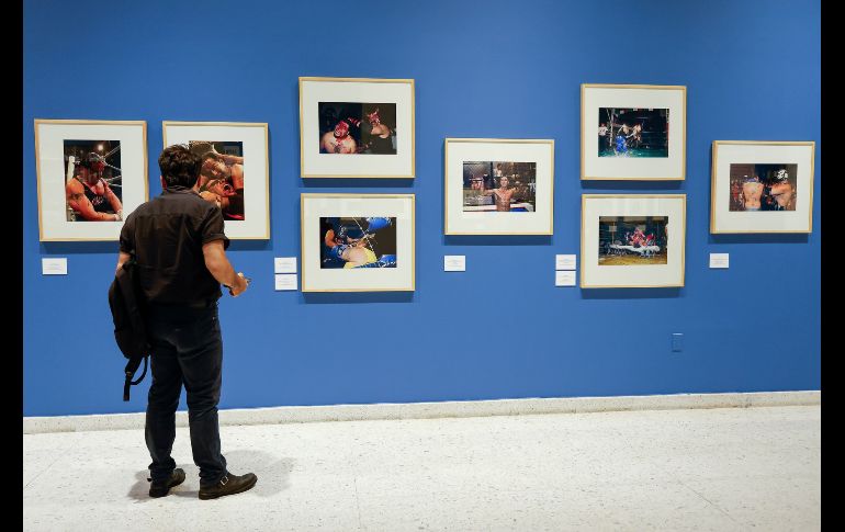 La muestra reúne alrededor de cien piezas, entre fotografías provenientes de la Colección y Archivo Fundación Televisa, dos pinturas de Sergio Arau de la Colección MUSA y documentos clave en la memoria visual y cultural del país. EL INFORMADOR / H. Figueroa
