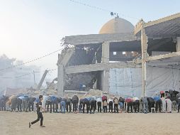Los ciudadanos gazatíes ven más difícil conseguir comida y refugio. EFE