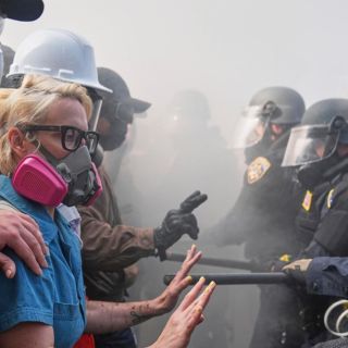 Trump envía marines a Los Ángeles; California lo demanda