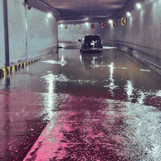 Lluvia deja inundaciones, vehículos varados y un derrumbe en Zapopan