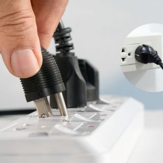 Razones por las que salen chispas de los enchufes cuando los conectas a la luz