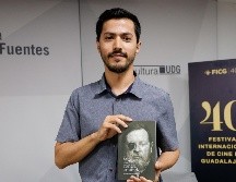 El escritor y crítico del cine, Alfredo González presentó hoy su libro “Lars von Trier contra el mundo”, de la editorial Fideicomiso para La Cineteca Nacional, en donde interpreta la filmografía del cineasta danés como una filosofía en imágenes de la crisis del mundo. EL INFORMADOR / H. Figueroa