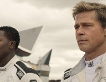 Protagonizada por Brad Pitt (der) y Damson Idris (izq), y con el apoyo oficial de la F1, la película tuvo como motivación principal recrear con la mayor fidelidad posible lo que ocurre en ese universo acelerado de las pistas de carreras. CORTESÍA / Warner