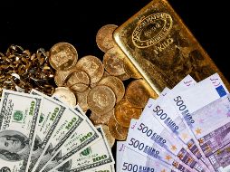 Las reservas de oro de los bancos centrales se sitúan en niveles cercanos a los de la era Bretton Woods, aunque ahora contabilizan una cuota mucho menor de la oferta de oro total. ESPECIAL / EFE y CANVA