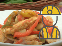 Esta receta de pollo al albañil es para 6 personas, y tiene un tiempo de preparación de 40 minutos.ESPECIAL/YouTube ProfecoTV