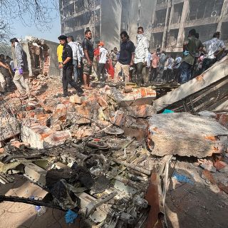 Un avión de Air India con destino a Londres se estrella con más de 240 personas a bordo