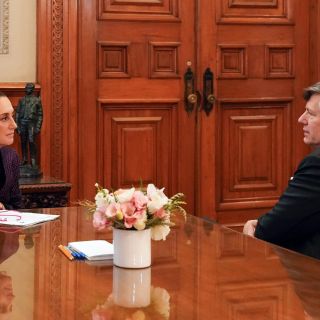 Sheinbaum habló con Landau sobre las redadas contra migrantes; esto le dijo