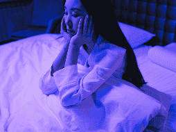 Los investigadores sugieren que fomentar rutinas de sueño más regulares podría ser una estrategia efectiva para ayudar a los jóvenes a gestionar mejor su impulsividad, un factor clave en su desarrollo emocional y social. ESPECIAL / Canva