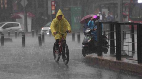 La creencia de que la lluvia puede enfermarnos es, de hecho, solo un mito. SUN / ARCHIVO
