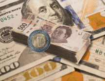 Al menudeo, el dólar se terminó vendiendo ayer en 19.42 pesos en las sucursales de Banamex, cuatro centavos más que el jueves. ESPECIAL / CANVA