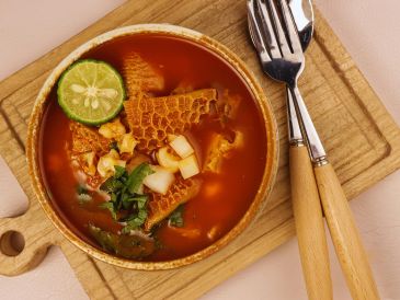 Algunos comensales no solo rechazan el menudo por la textura, sino también por el aroma característico que desprende. ESPECIAL / CANVA