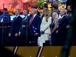 Todo esto sucedía mientras en más de 2 mil puntos del país miles de personas salían a la calle para protestar Trump. EFE