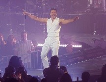 Carlos Rivera celebró a lo grande sus primeros veinte años de carrera la noche del domingo en en el Auditorio Telmex. EL INFORMADOR/ H. FIGUEROA.