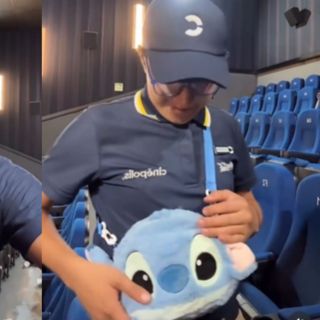 Empleado de Cinépolis se vuelve viral al mostrar lo que se encuentra cuando limpia salas de cine